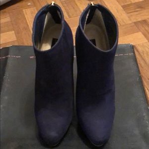 - MACKI Navi suede booties!!!